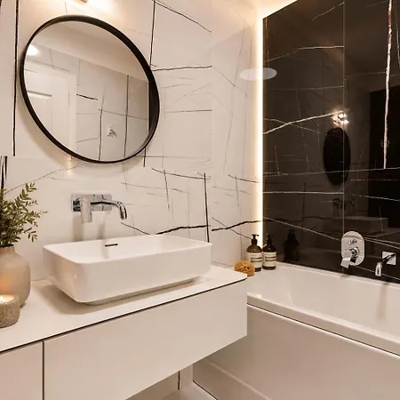 Apartment 1br With Balcony & Parking Bucharest