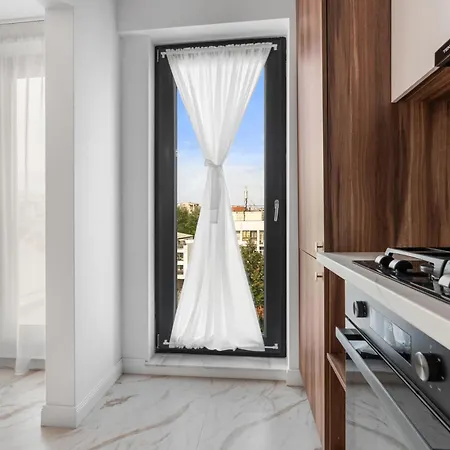 1br With Balcony & Parking Bucharest